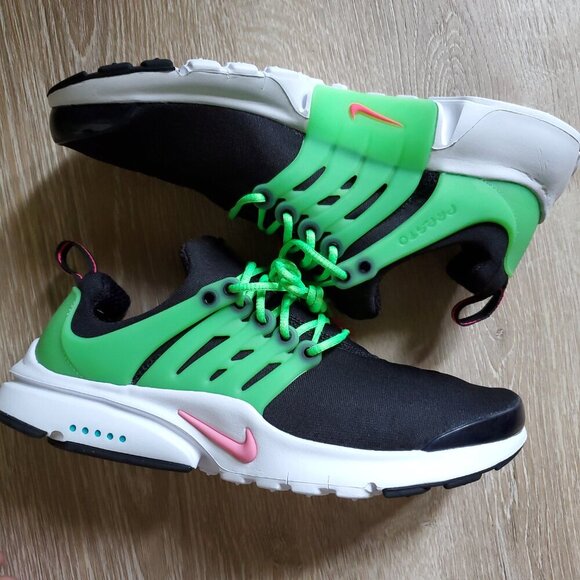 Nike Kids Sneakers in Black, Green, and Pink - Picture 5 of 11